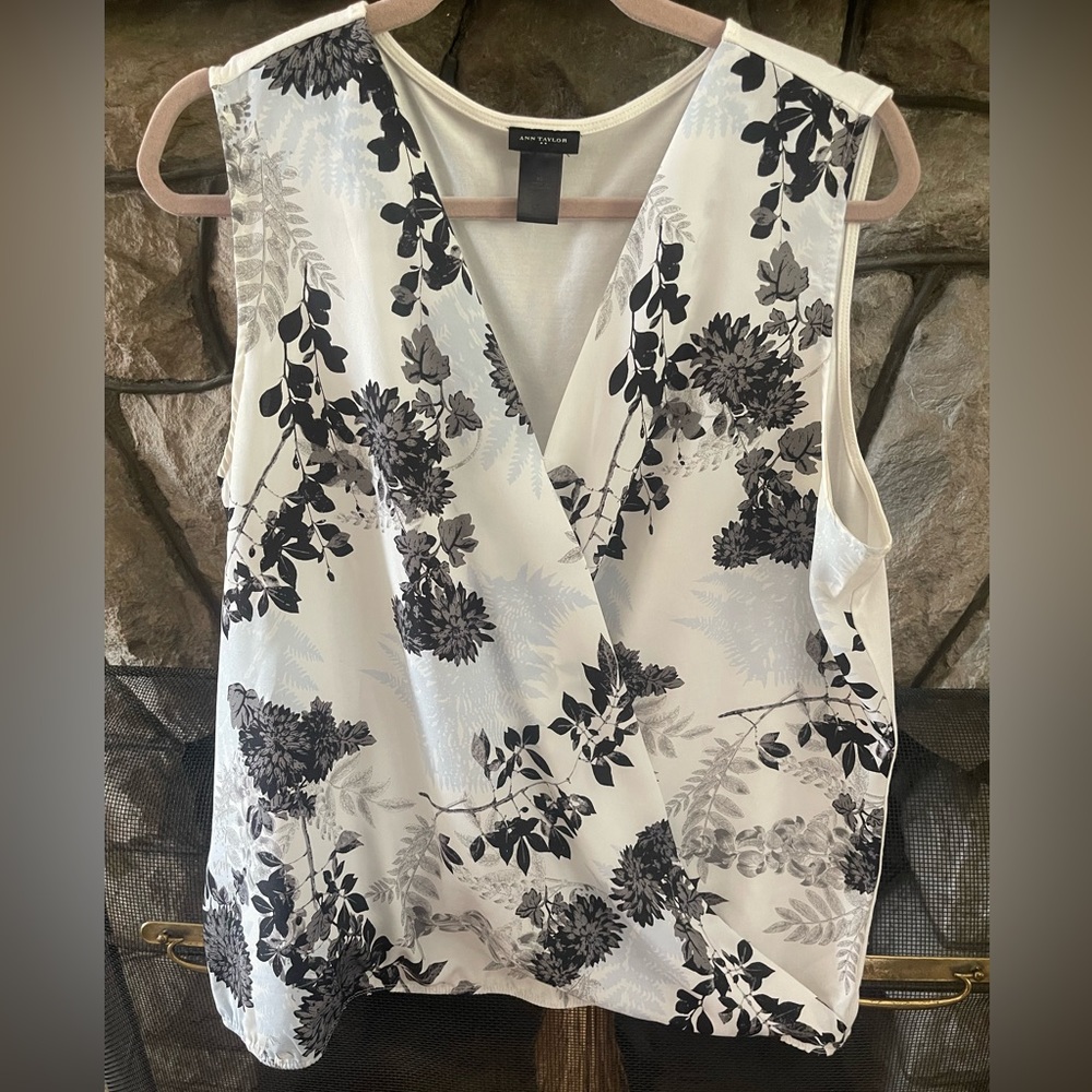 Ann Taylor XL women’s floral sleeveless faux wrap blouse